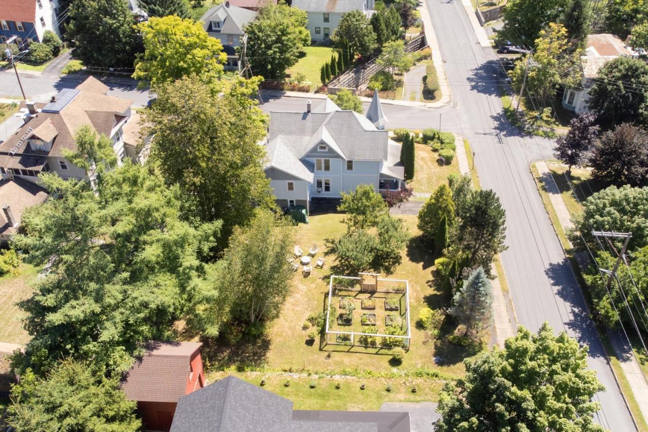 Streamside Victorian Villa Margaretville Exterior photo